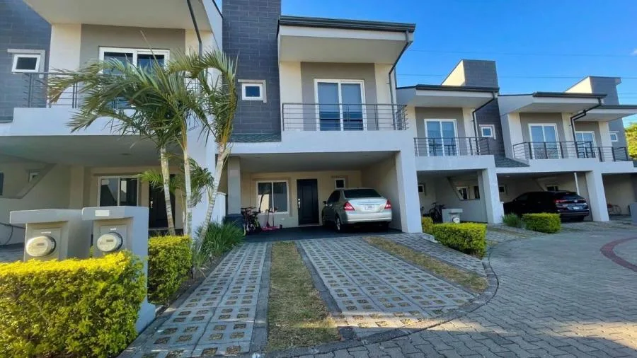 Casa en Venta en Escazú, San José. RAH 23-1953 - Venta en Escazú