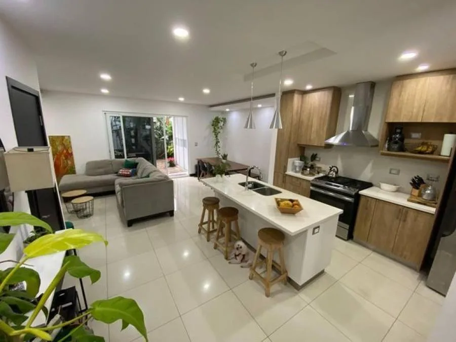 Venta de casa en condominio de Santa Ana San José - Venta en Santa Ana
