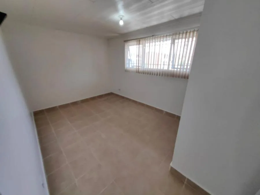 Casa esquinera con uso de suelo mixto y amplio jardin en Sabana Sur RAH 23194 - Alquiler / Renta en San José — photo 2