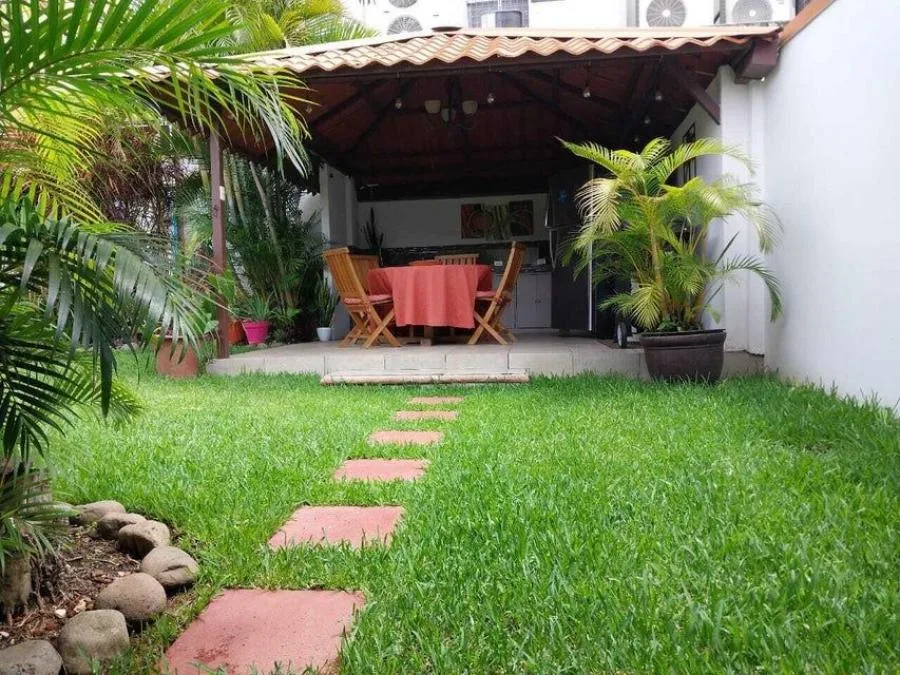Venta de Casa en San Rafael, Escazú. RAH 25-173 - Venta en Escazú