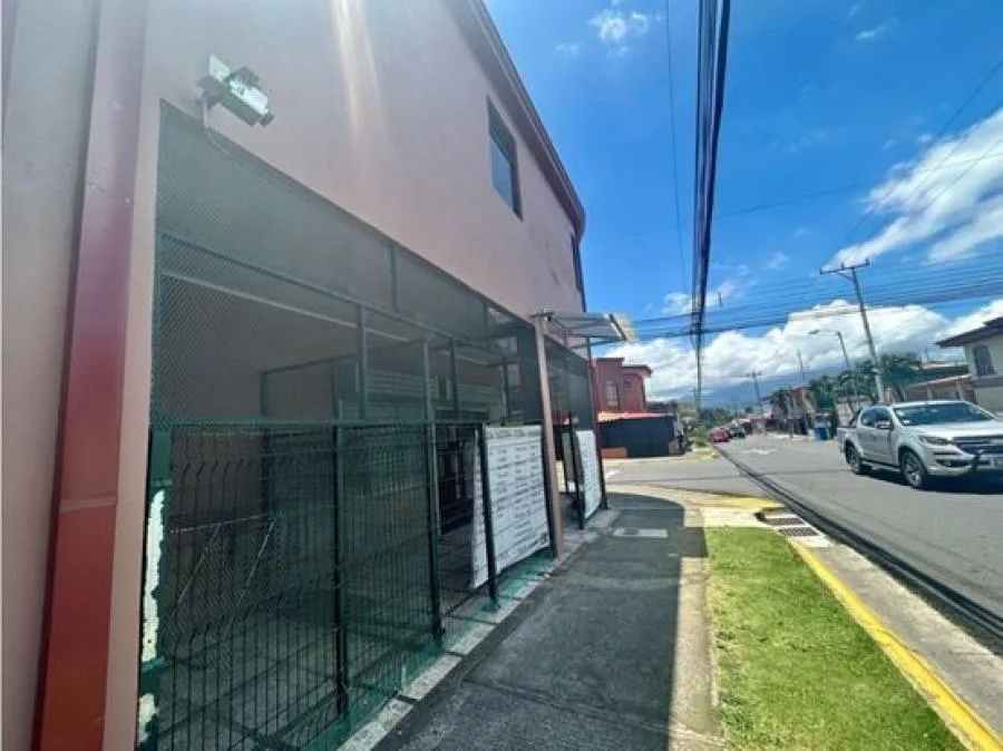 VENTA DE EDIFICIO CON 4 APARTAMENTOS Y 1 LOCAL, HEREDIA, SAN FRANCISCO - Venta en San Francisco