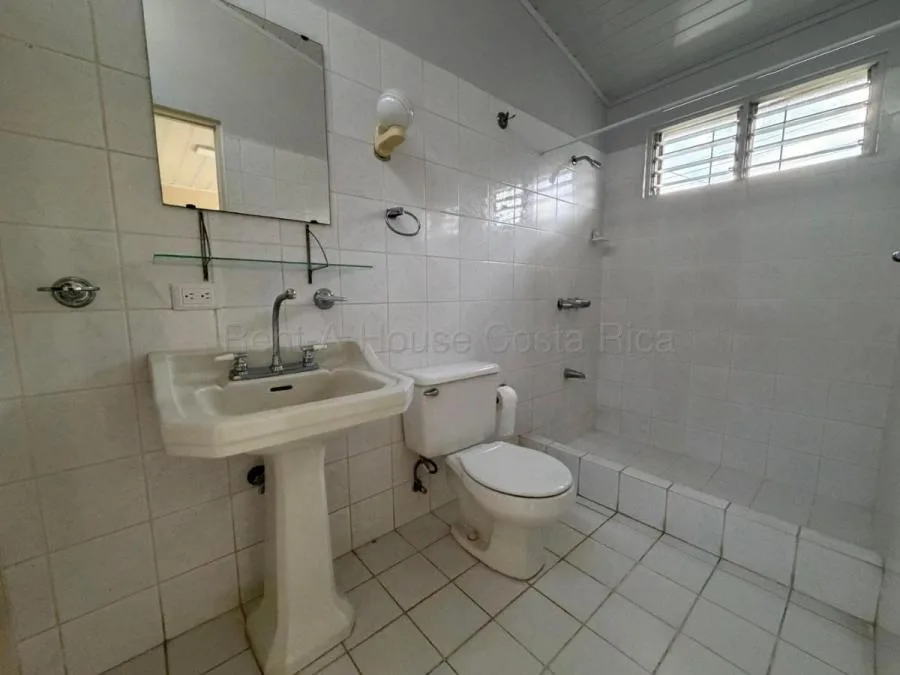 Casa amplia, luminosa y con excelente ubicación en San José #26-1593 GS - Alquiler / Renta en San José — photo 4