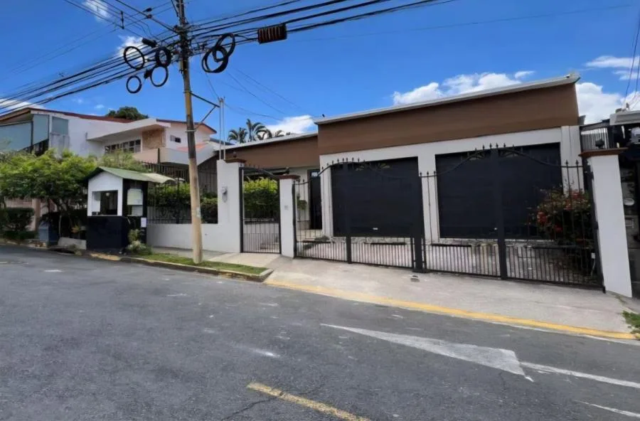 SAN JOSE PAVAS LA FAVORITA VENDO CASA ?181.000.000, - Venta en Pavas