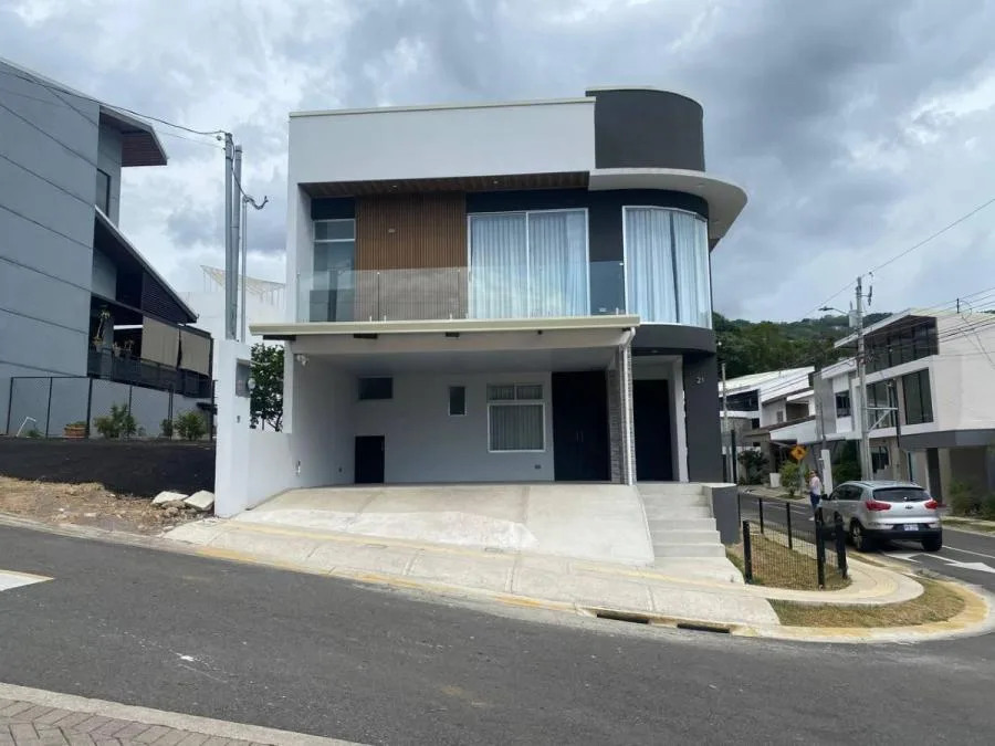 Alquilo casa en Brasil de Santa Ana MGA - Alquiler / Renta en Santa Ana