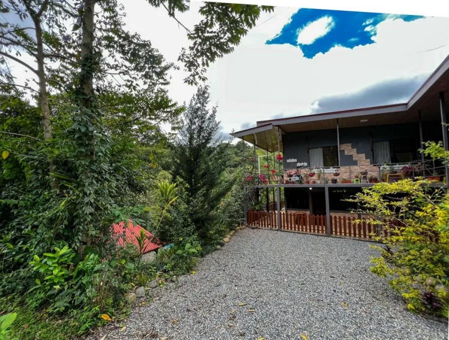 Casa rodeada de naturaleza con dos plantas independientes y amplio terreno #26-1641 GS - Venta en Perez Zeledón
