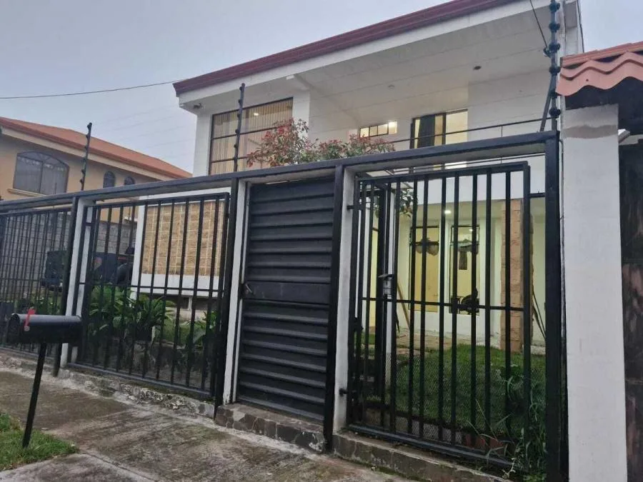 Venta de casa en Residencial Quizarco, Santo Domingo de Heredia US$ 240,000 #5898 - Venta en Santo Domingo