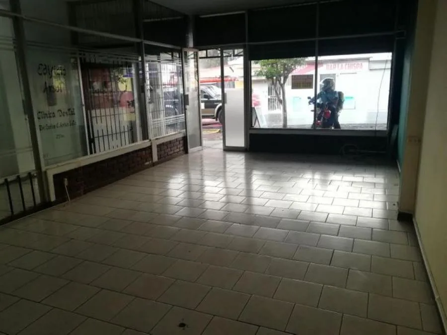 Alquiler de Local Comercial en Tibás, San José. - Alquiler / Renta en Tibás — photo 3