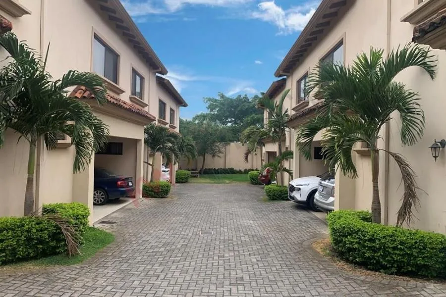 Venta de casa en condominio en Guachipelin, Escazu #5341 - Venta en Escazú