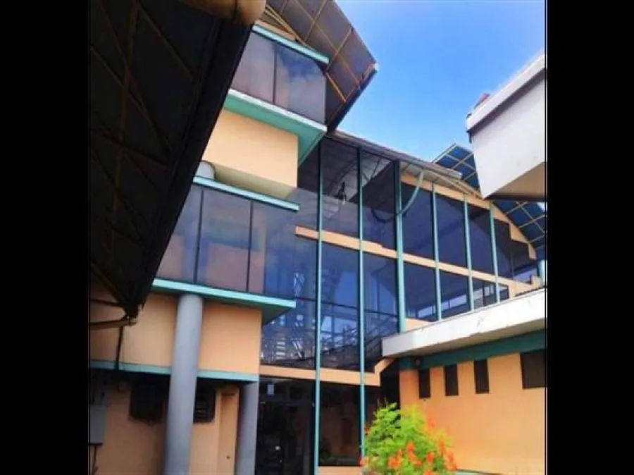 VENTA DE EDIFICIO Y BODEGA EN HEREDIA, CARIARI - Venta en Belén