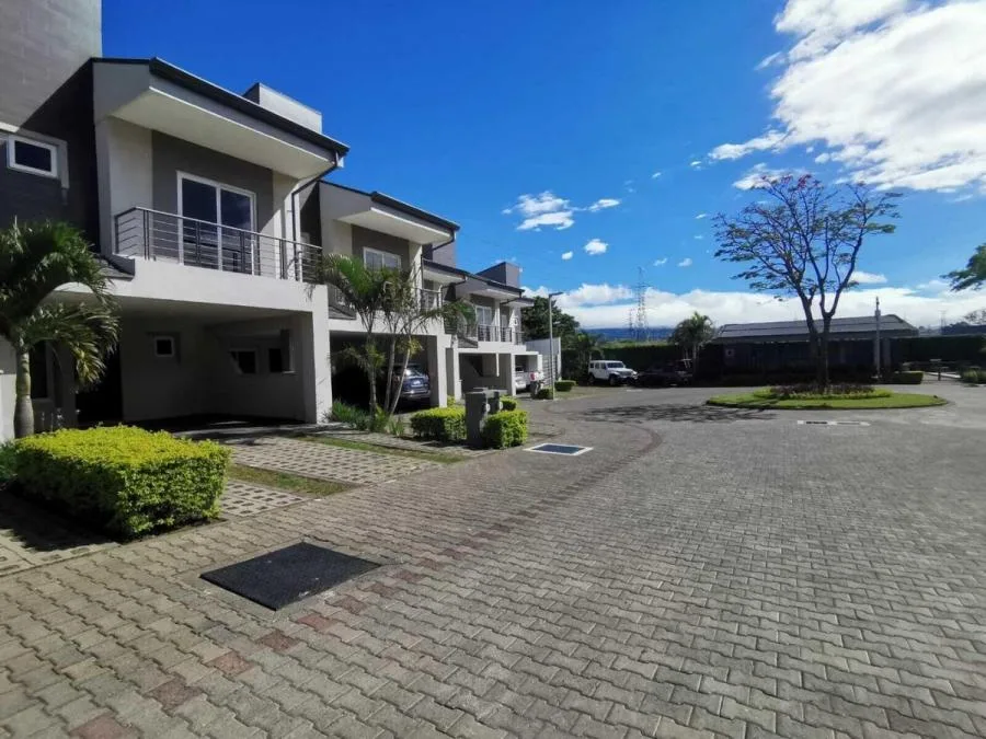 Venta de Casa en Guachipelín Escazú Rah 23-2798 MGA - Venta en Escazú