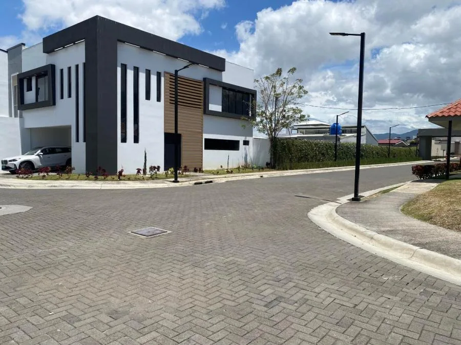 Venta de Casa de Lujo en Condominio    26-522 - Venta en Escazú