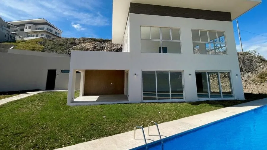 CASA EN VENTA EN ESCAZU, MLS #26-710 - Venta en Escazú