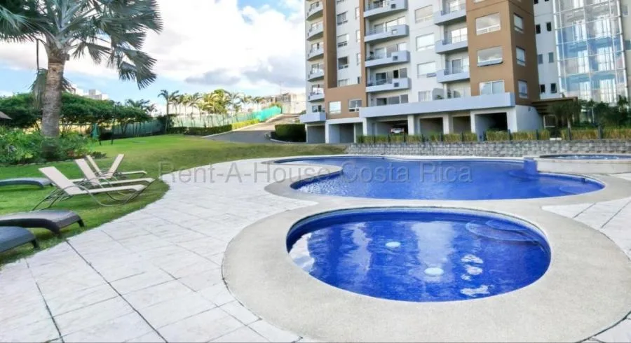 Moderno apartamento con balcón, 2 parqueos, bodega y amenidades tipo resort #26-1685 GS - Venta en San José