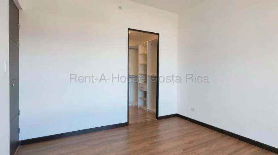 Moderno apartamento con balcón, 2 parqueos, bodega y amenidades tipo resort #26-1685 GS - Venta en San José — photo 3