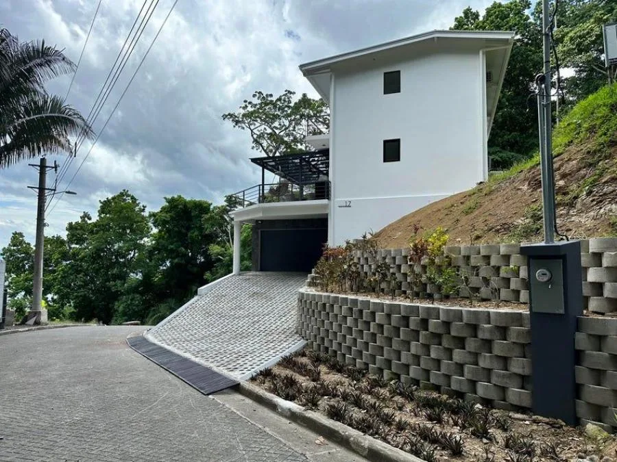 venta de casa en puntarenas garabito  - Venta en Garabito