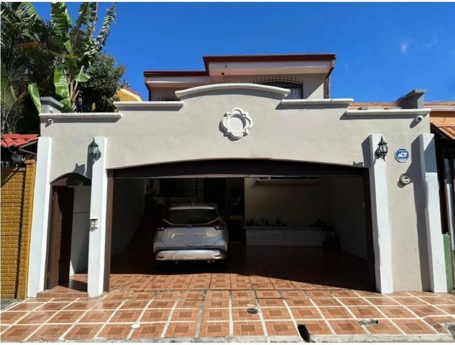 Venta de casa en Residencial Saint Clare, Moravia US$189,000 #JM21 - Venta en San Vicente
