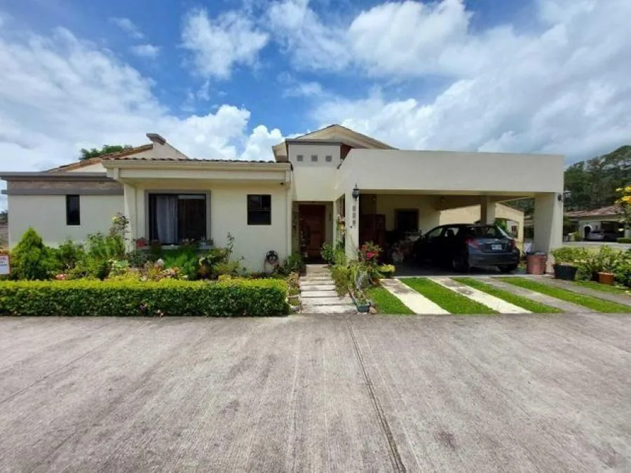 Venta de casa de lujo en condominio Hacienda en Cartago Price: $237,000 MLS #22-8 - Venta en El Guarco