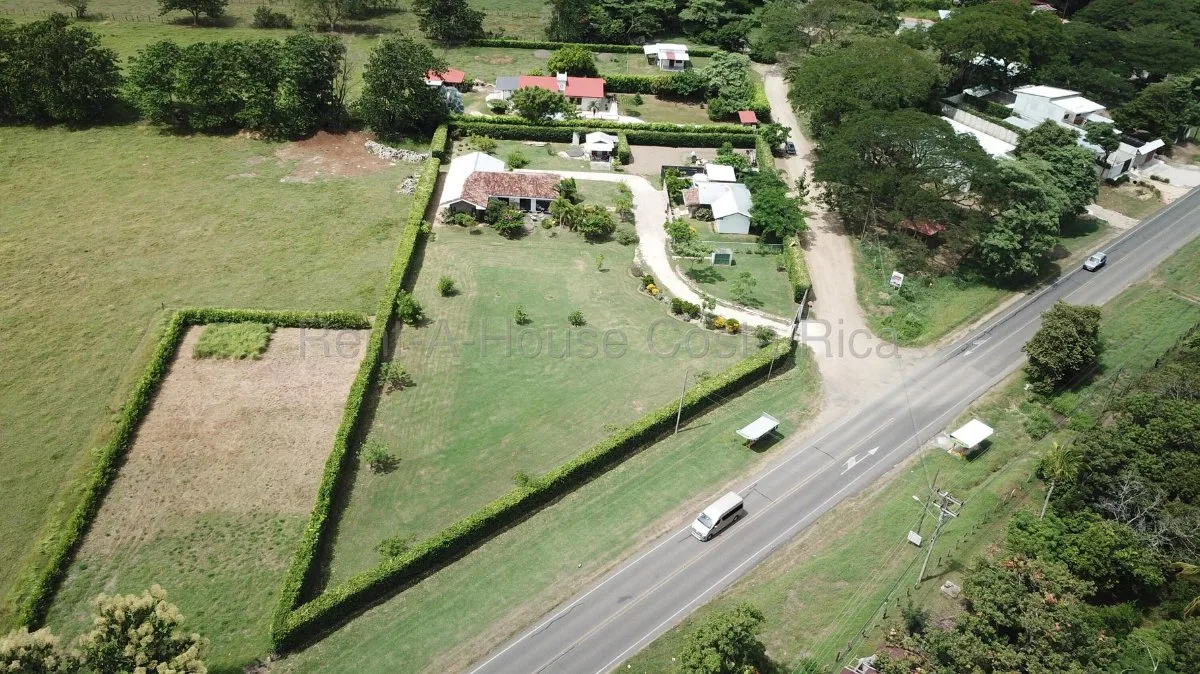 Propiedad con 2 casas de lujo y alto potencial en Santa Cruz Guanacaste #26-1841 GS - Venta en Santa Cruz