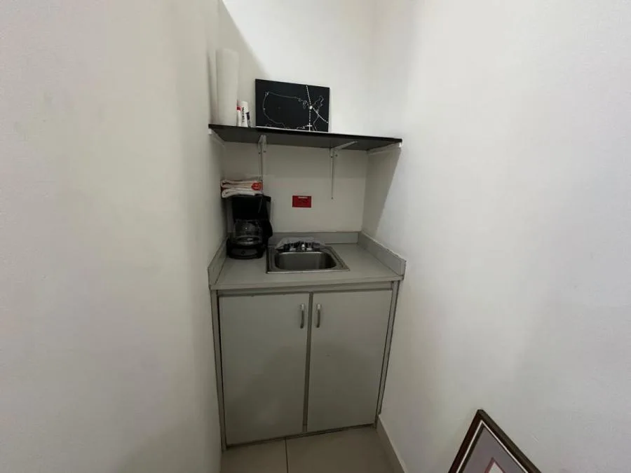 En venta edificio de tres pisos en Llorente de Tibás - Venta en Tibás — photo 3