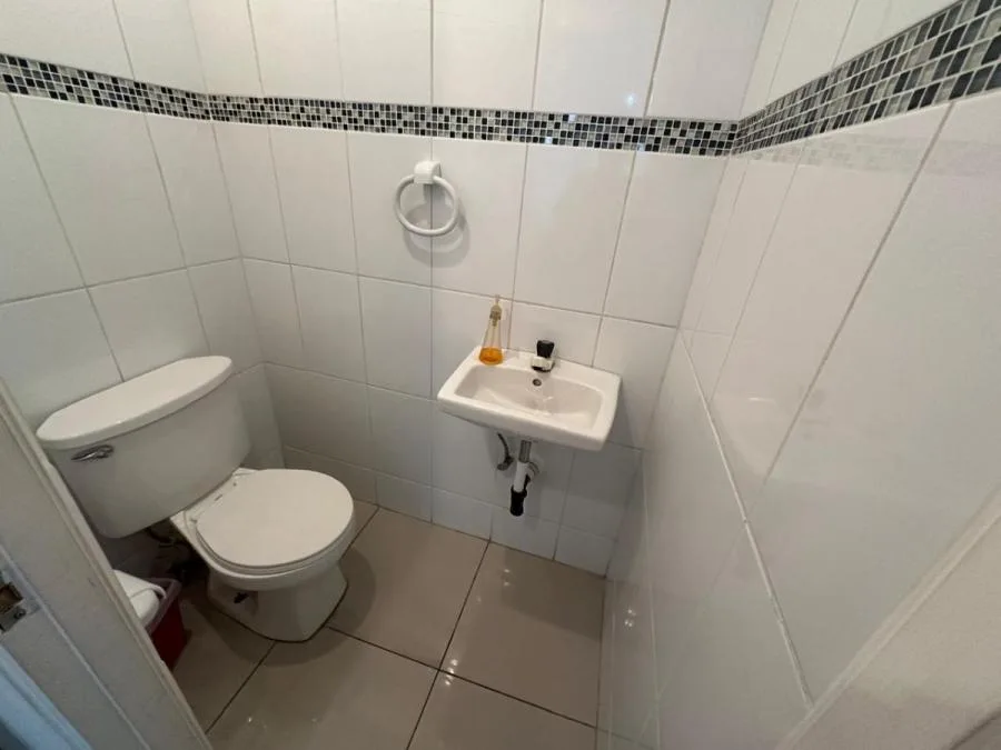 En venta edificio de tres pisos en Llorente de Tibás - Venta en Tibás — photo 4