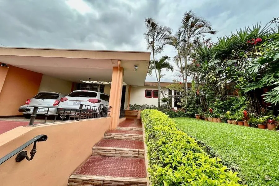 Venta de casa independiente de una planta en el Prado, Curridabat $385.000 #LL122 - Venta en Curridabat
