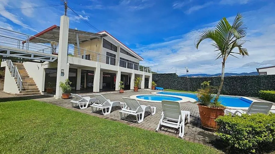 Venta de casa con patio en Moravia - Venta en Moravia