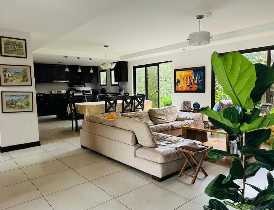 VENTA DE CASA EN CONDOMINIO EN SAN JOAQUIN DE HEREDIA  PBR - Venta en Flores