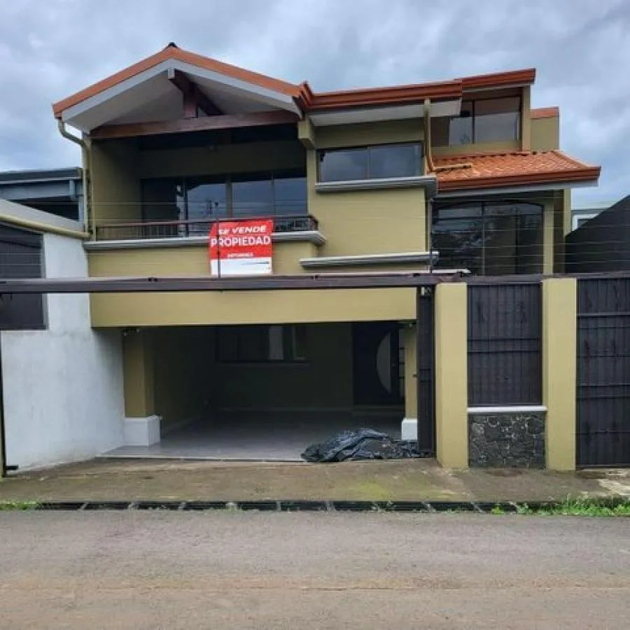 Casa de dos plantas en Santa Lucia de Barva RAH 231112 - Venta en Barva