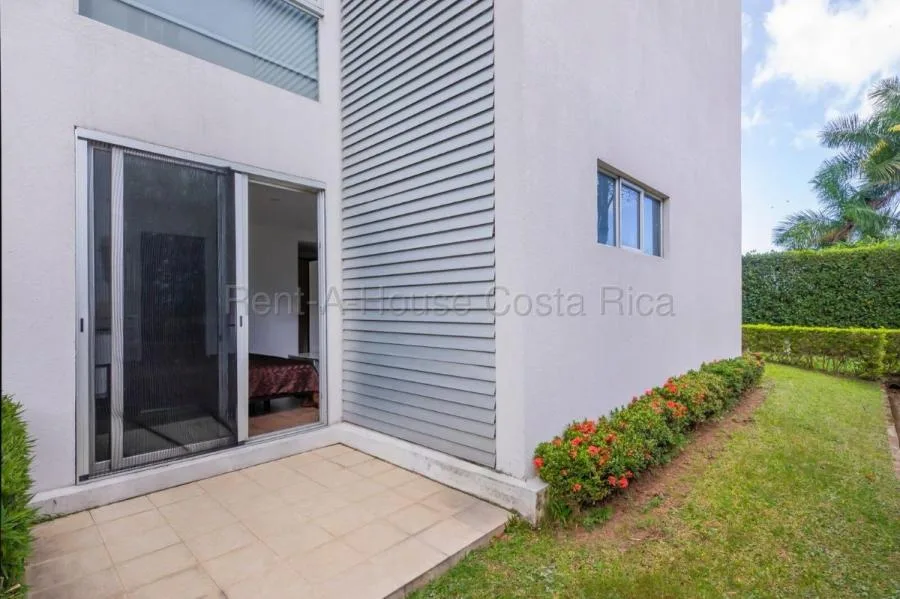 Apartamento con jardín y terraza en exclusivo eco-condominio #26-1712 GS - Alquiler / Renta en Escazú