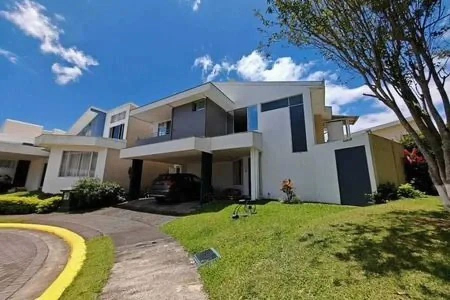 Venta de casa en condominio en Sabanilla, Montes de Oca US$ 350,000 #TU3034 - Venta en Montes de Oca