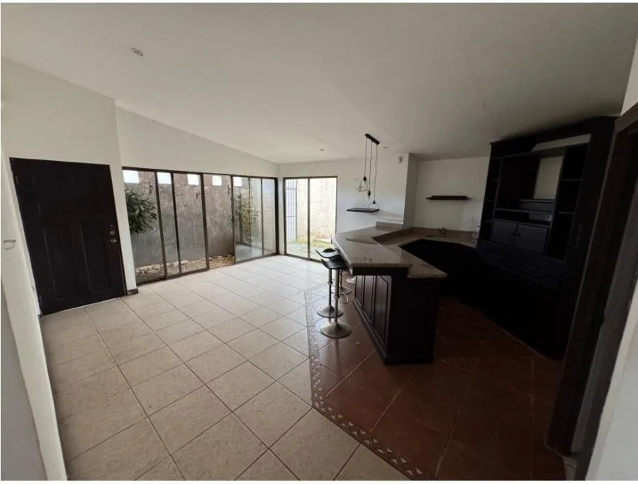 Venta de casa en condominio Brisas del Este, San Pedro US$220,000 #JM81 - Venta en San Pedro — photo 2
