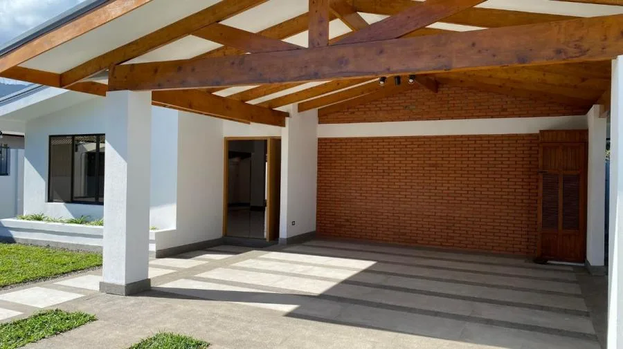 Venta de casa en Rio Oro de Santa Ana PBR - Venta en Santa Ana