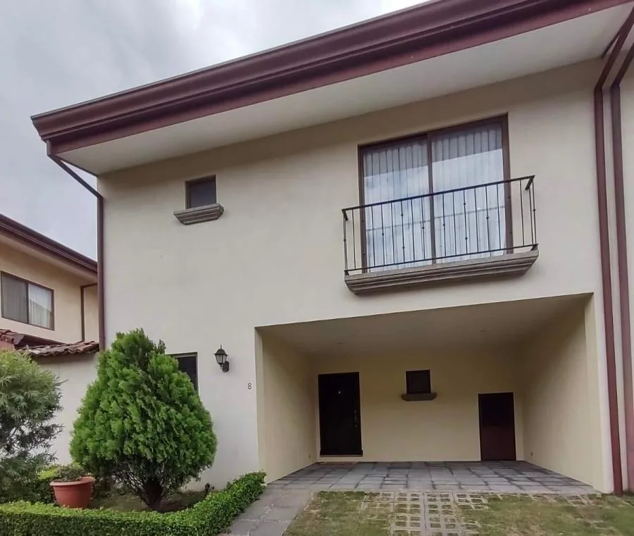 CASA EN VENTA, HEREDIA BELÉN, US$270.000 Cod#25-870 - Venta en Belén