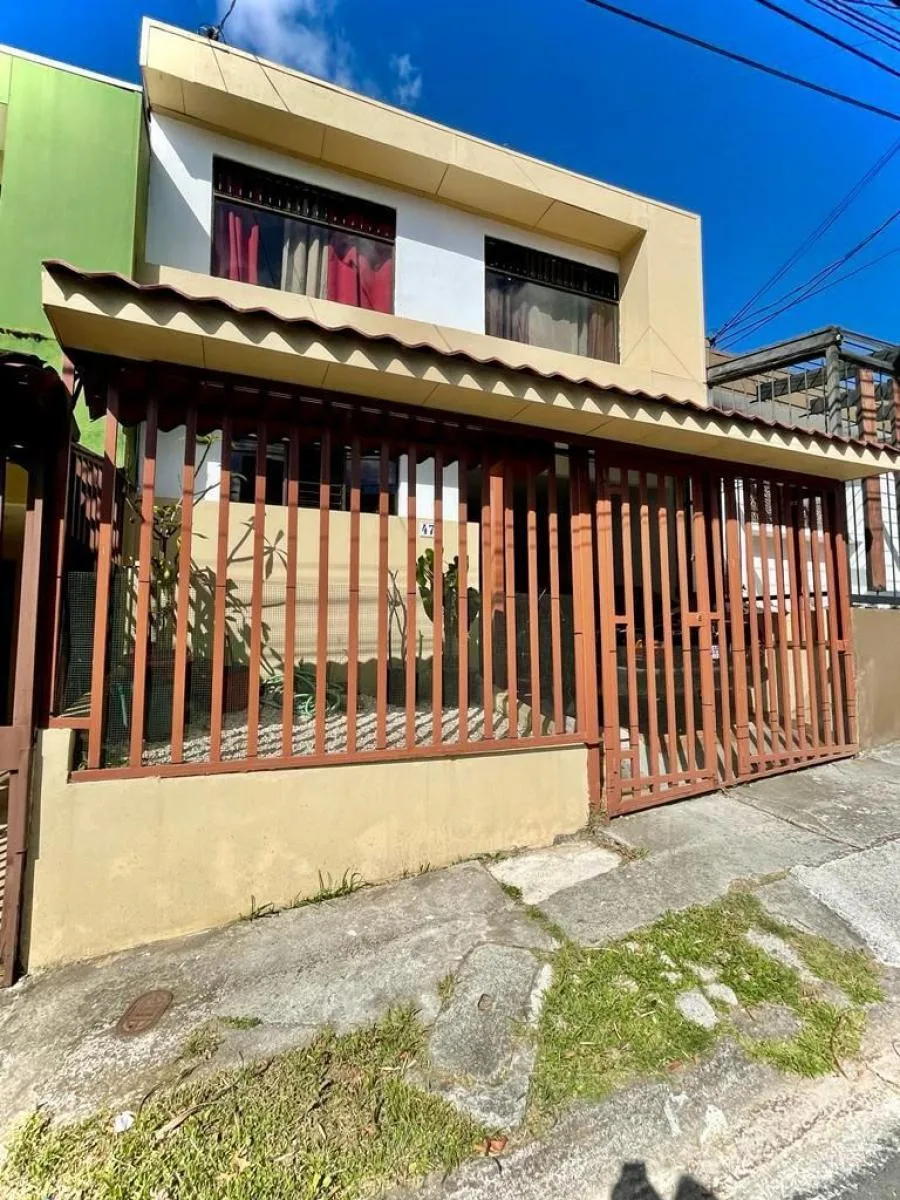 CASA EN VENTA EN SABANILLA, MONTES DE OCA RAH 233179  - Venta en Montes de Oca