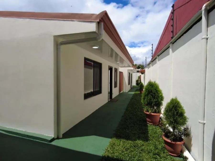 Venta de propiedad con 2 casas San Rafael Heredia 24-148 - Venta en San Rafael