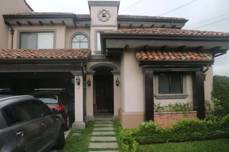 venta de casa en san jose canton escazu - Venta en Escazú