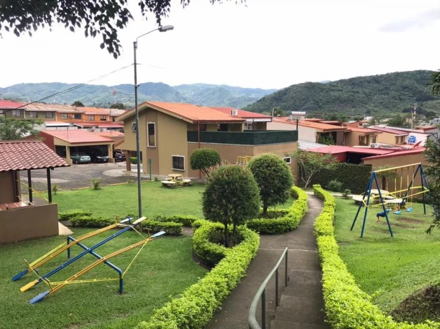 Venta de Casa de 4 habitaciones en San Antonio Desamparados en Condominio MGA - Venta en Desamparados