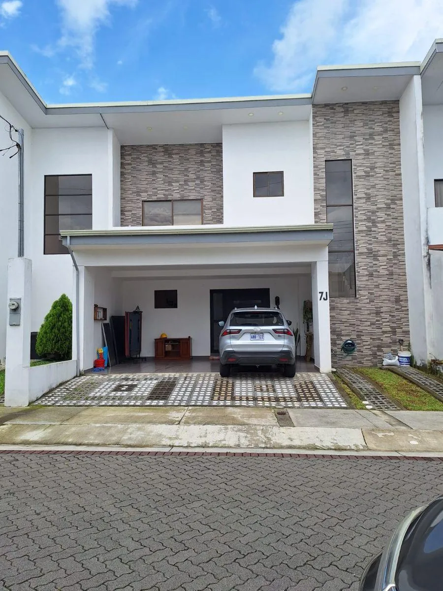Venta de casa en condominio Distrito San Juan, La Unión $285,000 #JE001 - Venta en La Unión