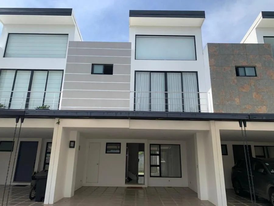 Venta de casa  en jose canton santa ana - Venta en Santa Ana