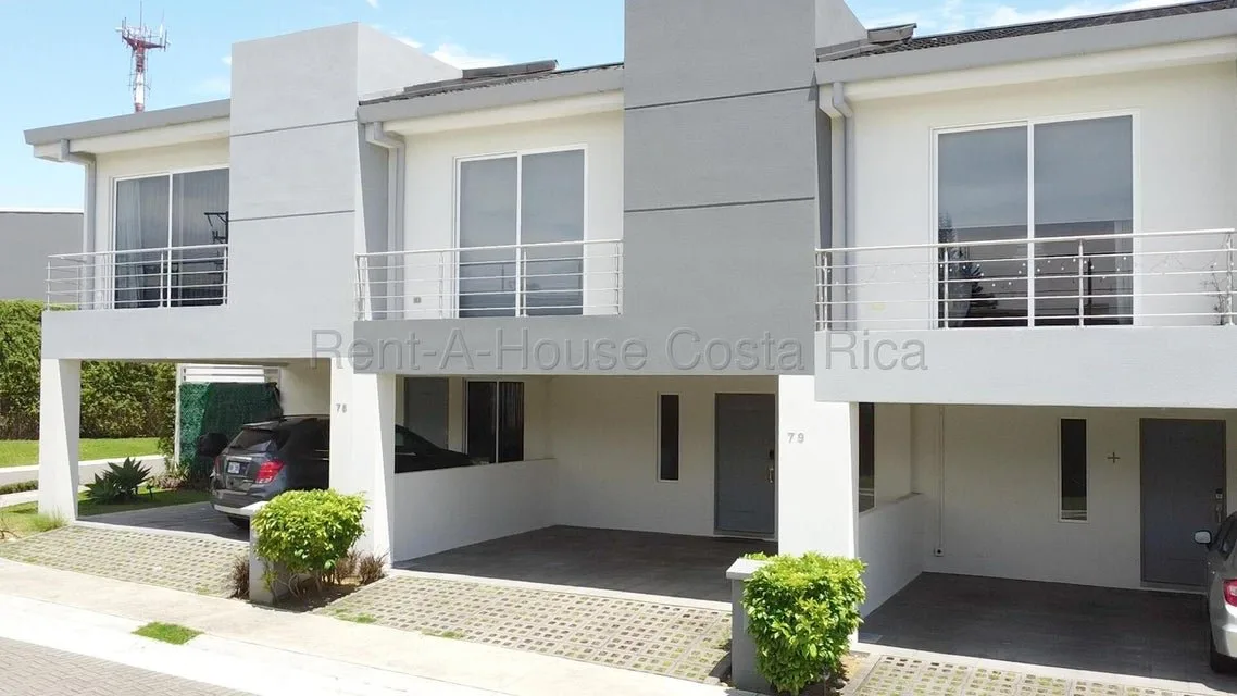 VENTA DE CASA EN CONDOMINIO ALTOS DE SABANILLA PBR - Venta en Sabanilla