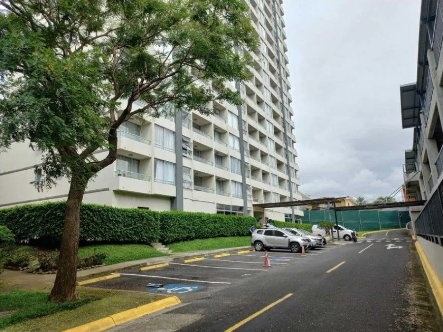 Apartamento moderno en Torres de Heredia con alta demanda de alquiler #26-1806 GS - Venta en Heredia