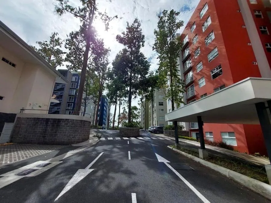 Alquiler de apartamento moderno en condominio rodeado de eucaliptos  - Alquiler / Renta en Santo Domingo
