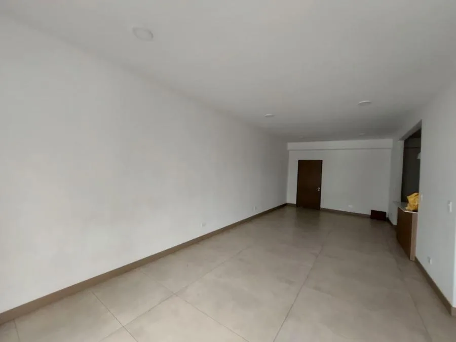 Alquiler de apartamento moderno en condominio rodeado de eucaliptos  - Alquiler / Renta en Santo Domingo — photo 3