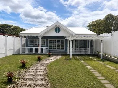 VENTA DE CASA DE 1 PLANTA CON 518 m² DE LOTE, PIEDADES, SANTA ANA