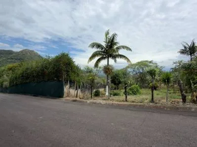 En venta, Quinta en Salitral de Santa Ana en residencial cerrado