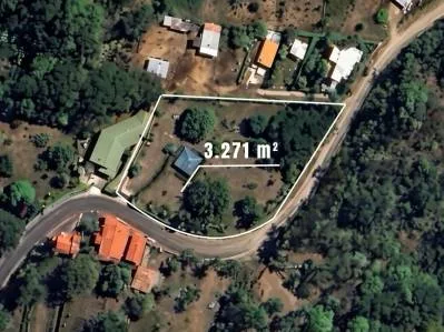 Terreno de 3,271 m² en Florencia | Con Rancho y Vista al Volcán 🏔️