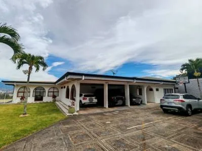 ✨Residencia amoblada recién remodelada | Privacidad, amplitud y vistas inigualables | $5.000✨