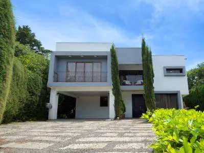 Se vende residencia de Lujo en San Rafael de Heredia