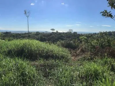 Terreno con vista al mar y amplia área edificable.