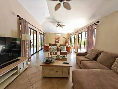 Lujo, privacidad y estilo de vida resort en Playas del Coco | $795,000